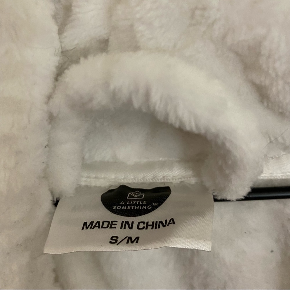 Plush White Robe - Picture 2 of 4